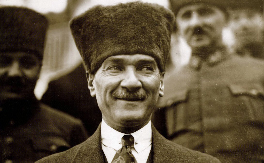 Atatürk a un siglo vista: el padre de la Turquía moderna, por Fernando Díaz Villanueva