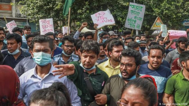 Islamistas radicales en Bangladesh exigen cortar relaciones con Francia y protestan contra Macron