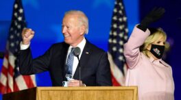 Biden se sitúa a un paso de la victoria mientras Trump prepara la batalla legal
