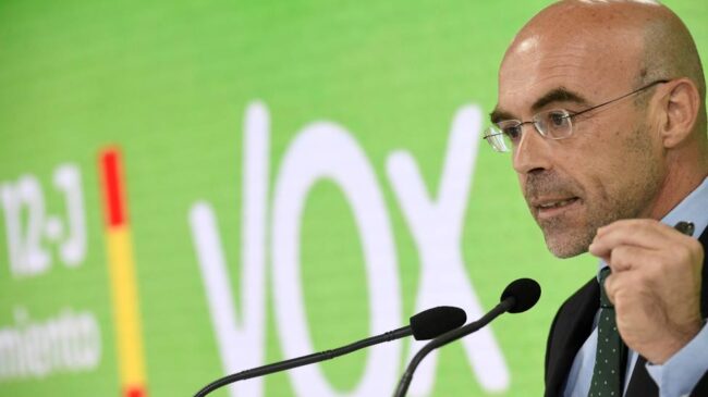 Vox exige un "bloqueo naval" de la Armada para impedir la llegada de inmigrantes a Canarias