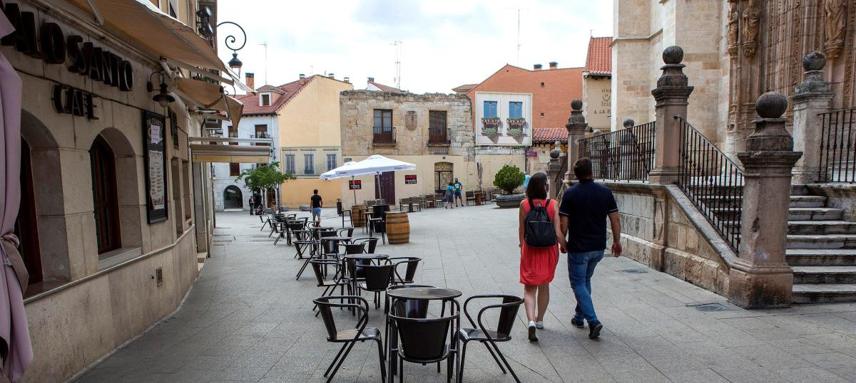 Castilla y León cierra restaurantes y suspende las visitas a las residencias