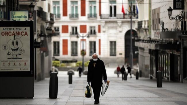 Más de siete de cada diez españoles están a favor de limitar sus derechos para frenar el COVID