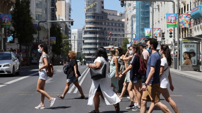 Madrid mantiene dos semanas el toque de queda y el cierre de bares a las 23