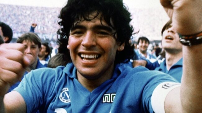 Maradona: 'La mano de Dios' toca el cielo