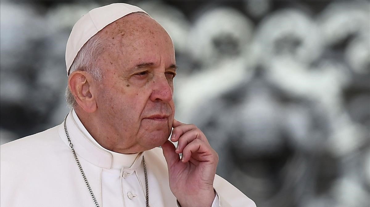 Polémica en El Vaticano: investigan el «me gusta» del Papa a una modelo