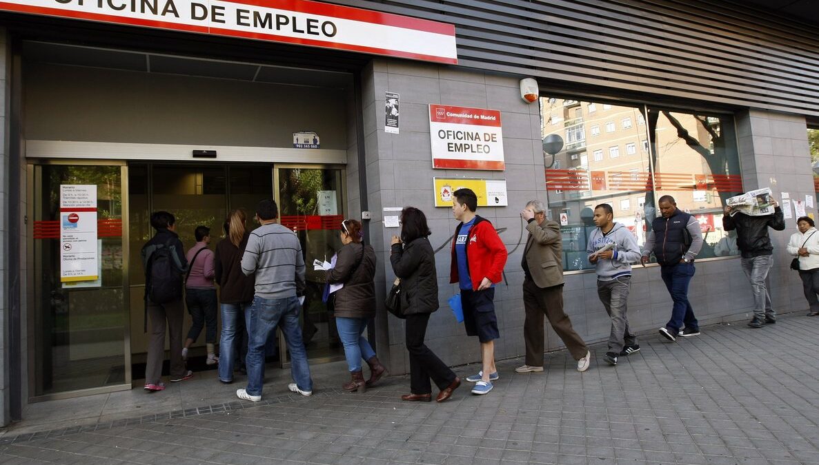El paro en España sube hasta los 3,82 millones de personas en octubre
