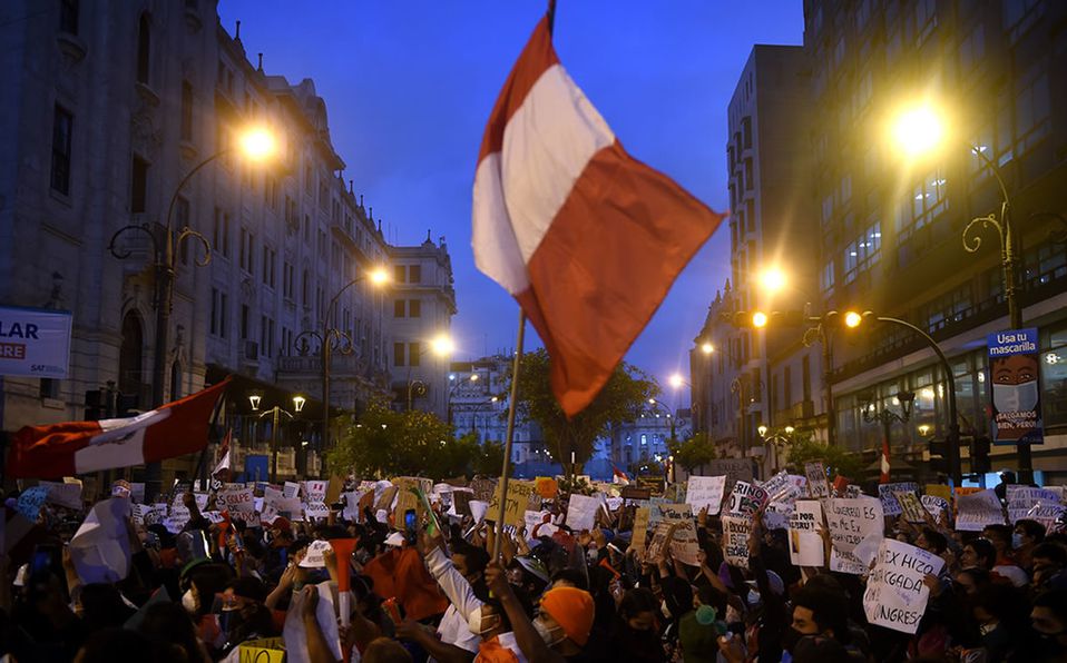 Perú: manifestaciones, una mortal represión y el fin del mandato del presidente Merino