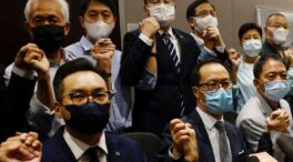 Todos los diputados opositores de Hong Kong renuncian tras el cese de cuatro de ellos