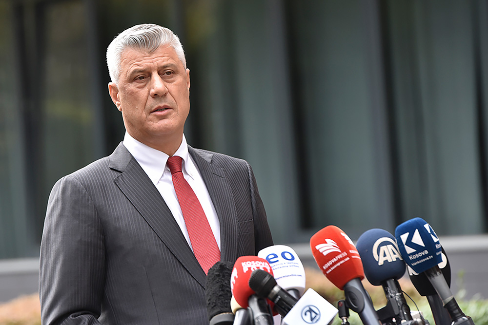 El presidente de Kosovo dimite al confirmarse la acusación de crímenes de guerra