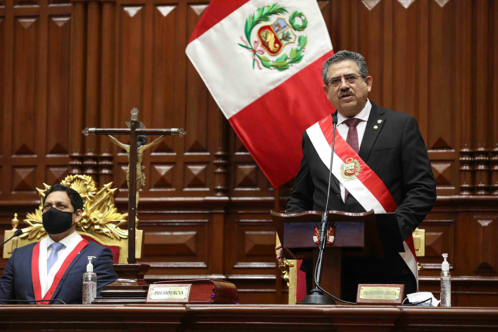 El presidente de Perú, Manuel Merino, presenta su dimisión «irrevocable» tras días de protestas