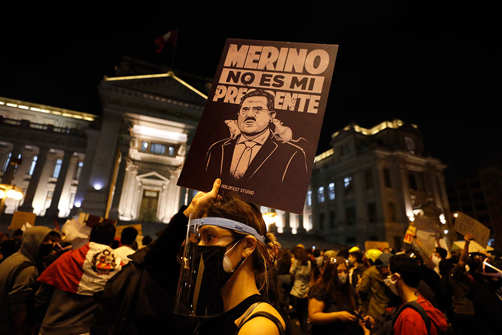 La Policía peruana vuelve a reprimir a los manifestantes en Lima