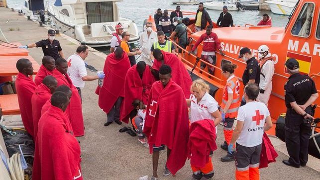 Interceptadas tres pateras con 39 inmigrantes en Murcia y una en Cádiz con 29 inmigrantes