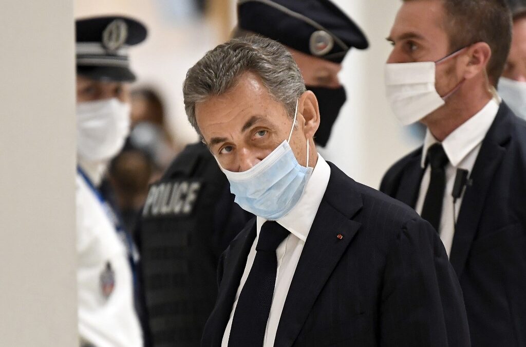 Nicolas Sarkozy, en el banquillo de los acusados: ​comienza el histórico juicio por corrupción contra el expresidente francés