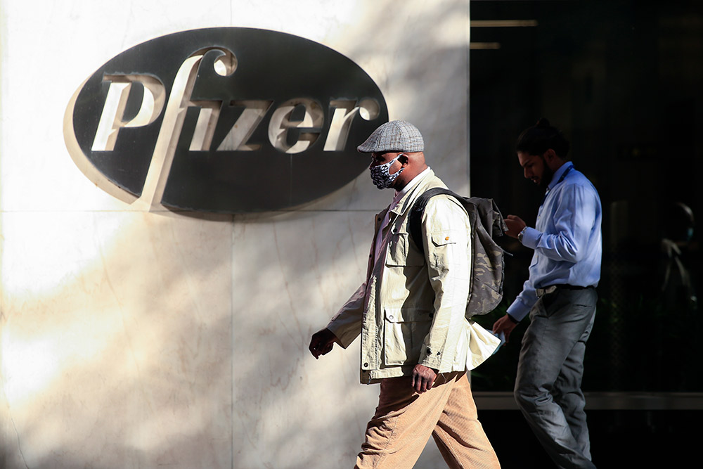 El Gobierno autoriza la adquisición de más de 20 millones de vacunas de Pfizer