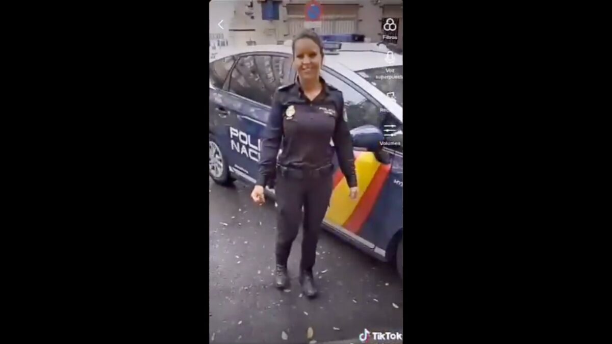 Policías en TikTok