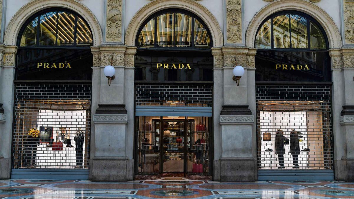 Prada online pone a la venta por error bolsos de 1.700 dólares a 19 dólares