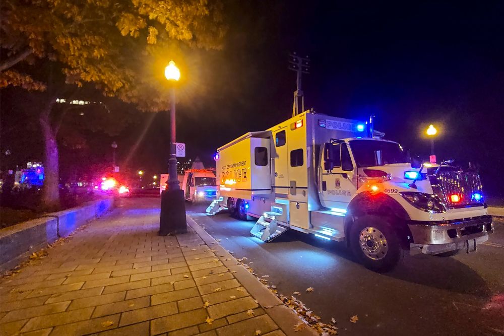 Un joven vestido del medievo mata a dos personas en la noche de Halloween en Quebec
