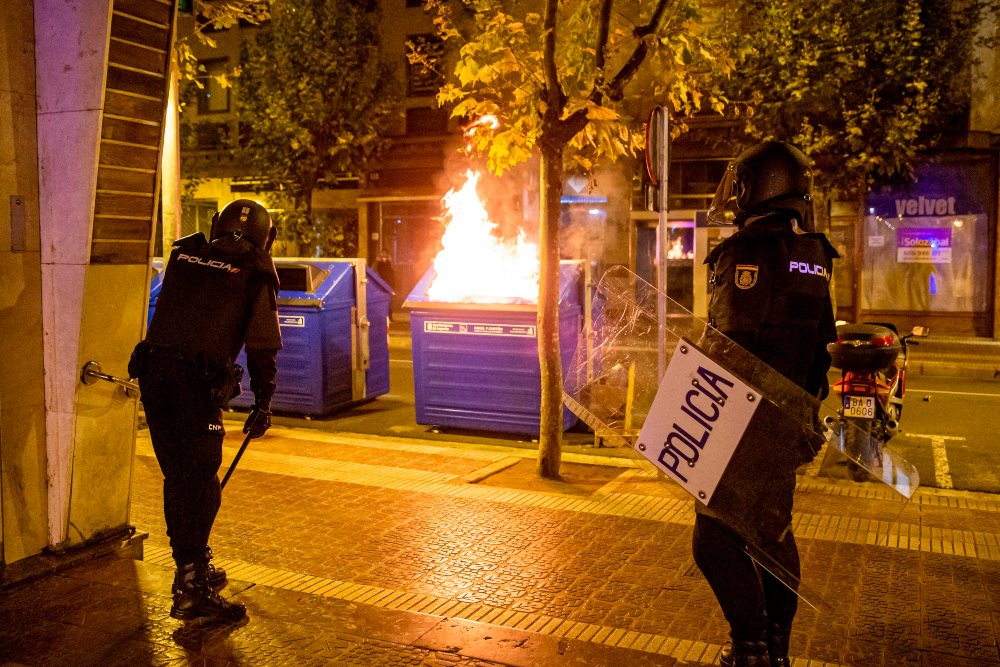 Tercera noche de disturbios en Logroño y León contra las restricciones