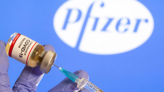 EE.UU. compra 100 millones de dosis más de la vacuna de Pfizer para 2021