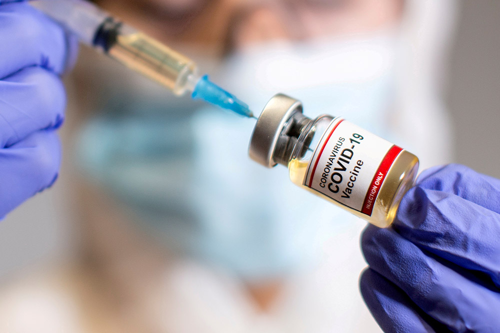 España aprueba la compra de 52 millones de vacunas de Moderna, Janssen y Curevac