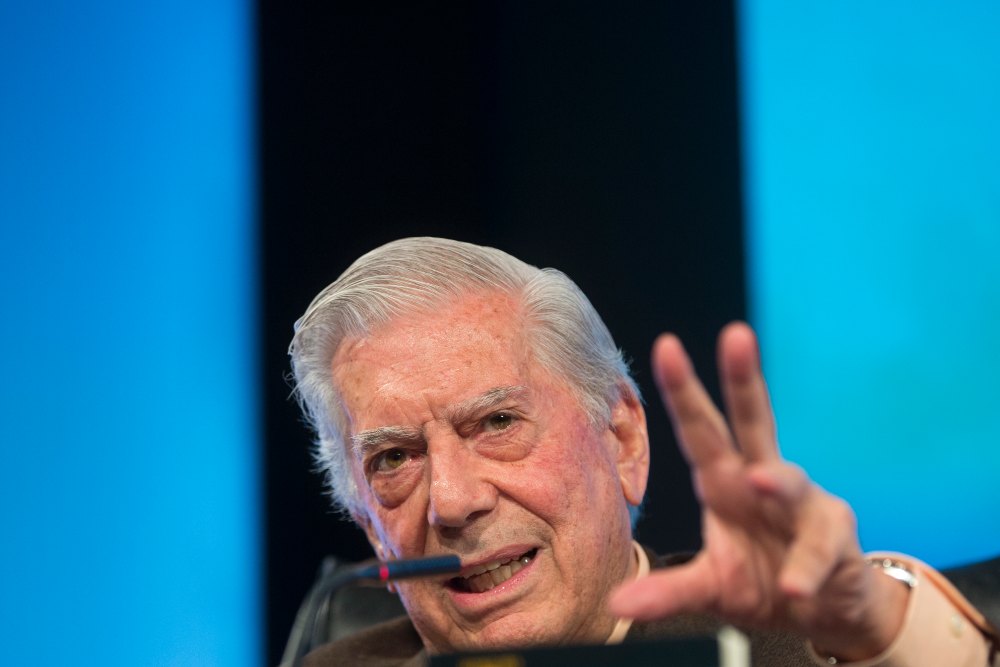 Vargas Llosa critica las «maniobras» de la ley Celaá en el Día de la Constitución