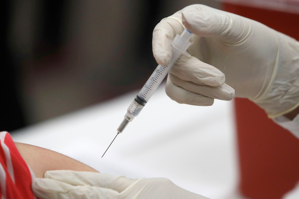 Fatiga, náuseas, escalofríos: una voluntaria de Pfizer describe los efectos secundarios de la vacuna