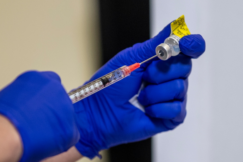 España empezará a distribuir la vacuna de Pfizer en 10 días y bajo custodia policial
