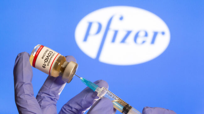 Un comité de expertos recomienda la aprobación de la vacuna de Pfizer en EE.UU. aunque con votos discrepantes