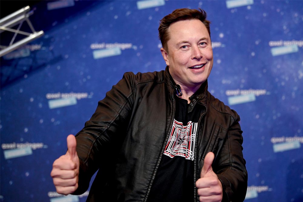 Elon Musk revela que intentó sin éxito vender Tesla a Apple