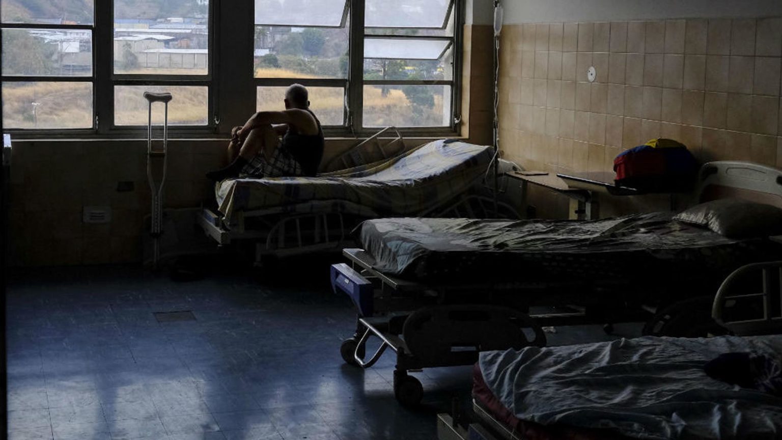 Noche de patria, socialismo y muerte en un hospital de Venezuela