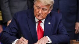 Trump indulta a 20 personas, incluidos dos condenados en la trama rusa