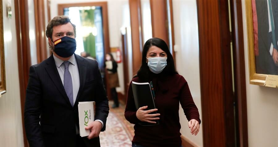 Macarena Olona dice que la subida del salario mínimo es una "medida propagandística"