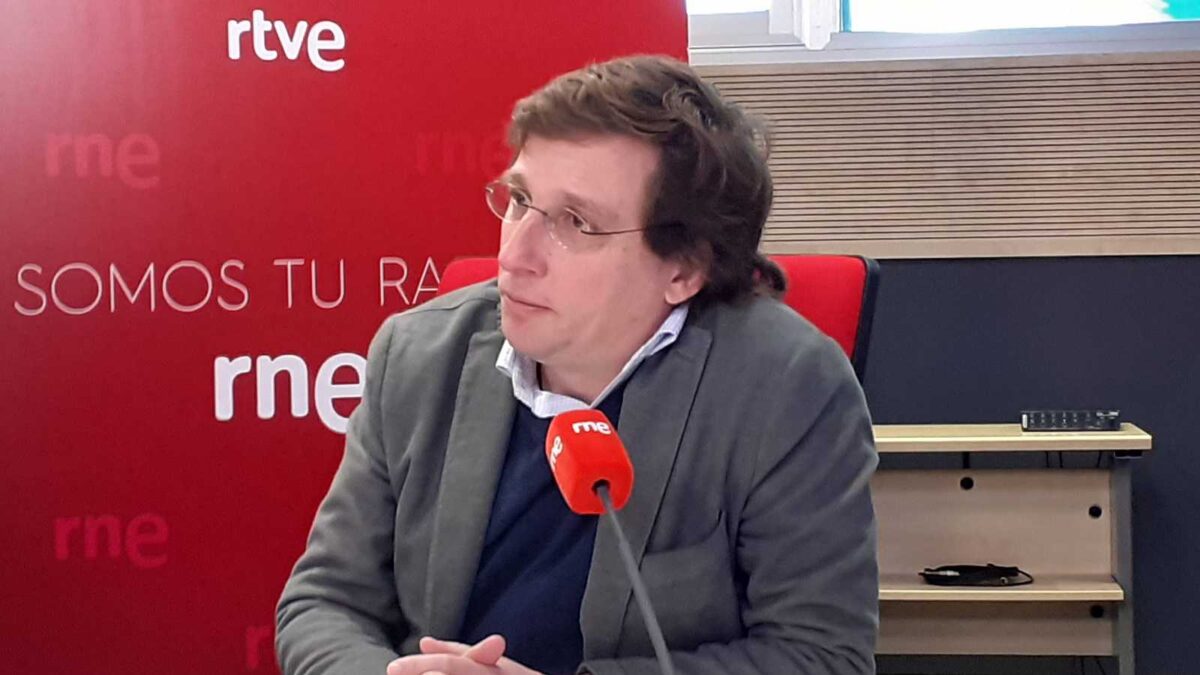 Almeida pide transparencia y no propaganda para evitar choques en la vacunación