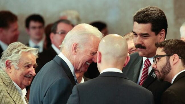 Anuncian que Biden planea negociar con Maduro, mientras ignora las llamadas de Guaidó