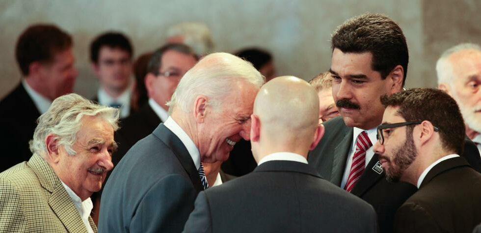 Anuncian que Biden planea negociar con Maduro, mientras ignora las llamadas de Guaidó