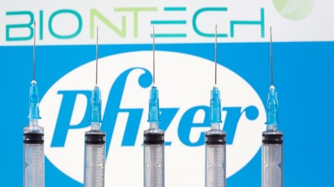 Pfizer-BioNTech asegura que su vacuna tiene un 100% de efectividad en adolescentes