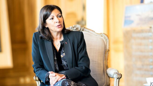 Multan a la Alcaldía de París con 90.000 euros por tener demasiadas mujeres con cargos superiores en el Ayuntamiento