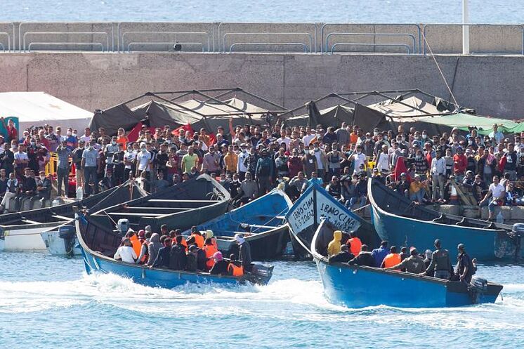 La llegada de inmigrantes irregulares subió un 29% en 2020, un 757% en Canarias