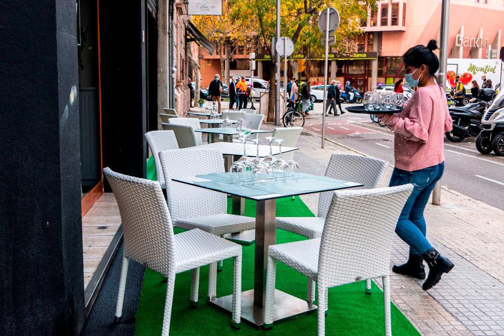 Cataluña restringe la movilidad y establece franjas horarias en los bares en Navidad