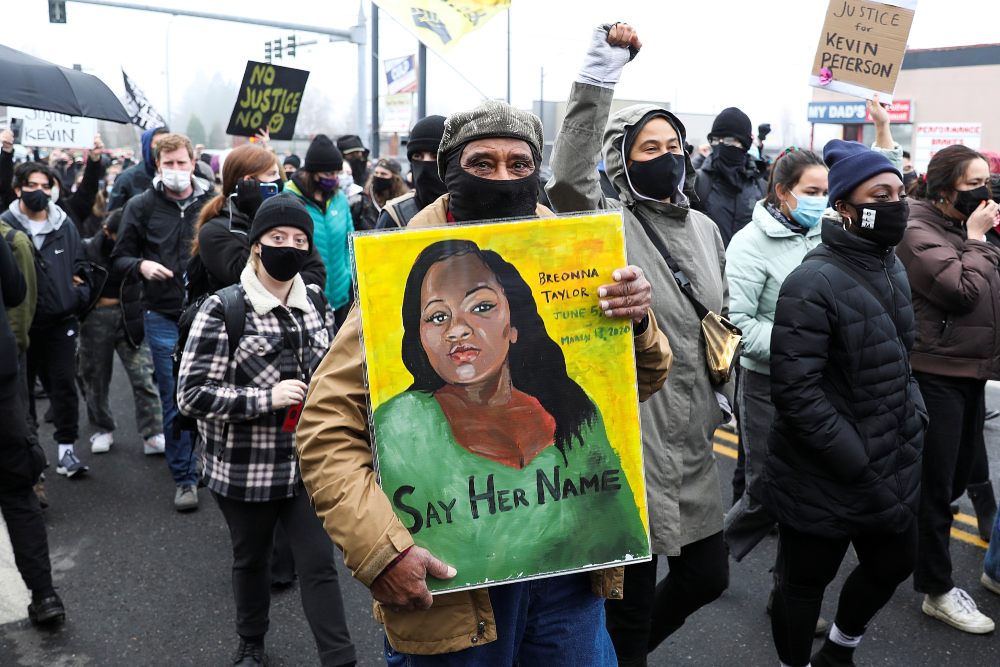 Despedidos dos policías por la muerte de Breonna Taylor en EEUU