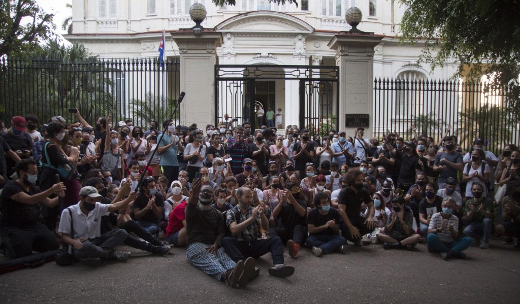 Tensión entre el Gobierno cubano y los artistas críticos a la espera de otra reunión