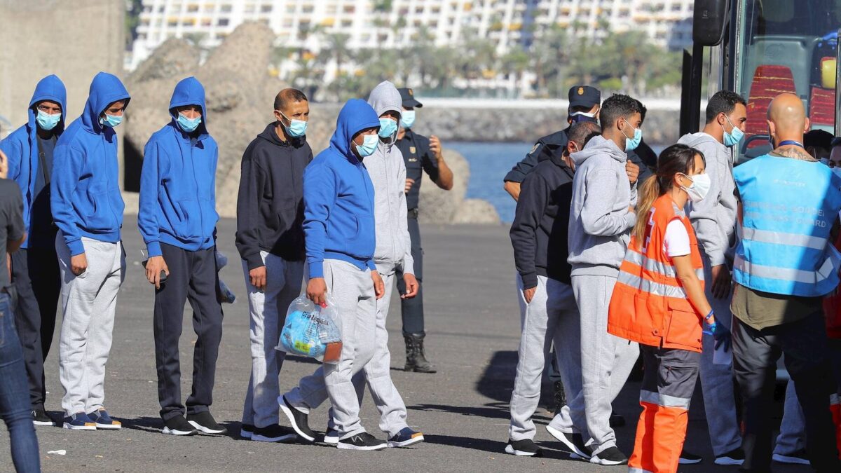 Llegan a Madrid 24 inmigrantes procedentes de Canarias