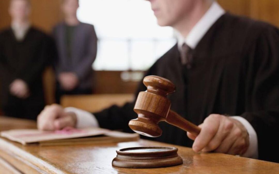 Condenada a 10 años una mujer que simuló ser maltratada echándose pegamento en la vagina