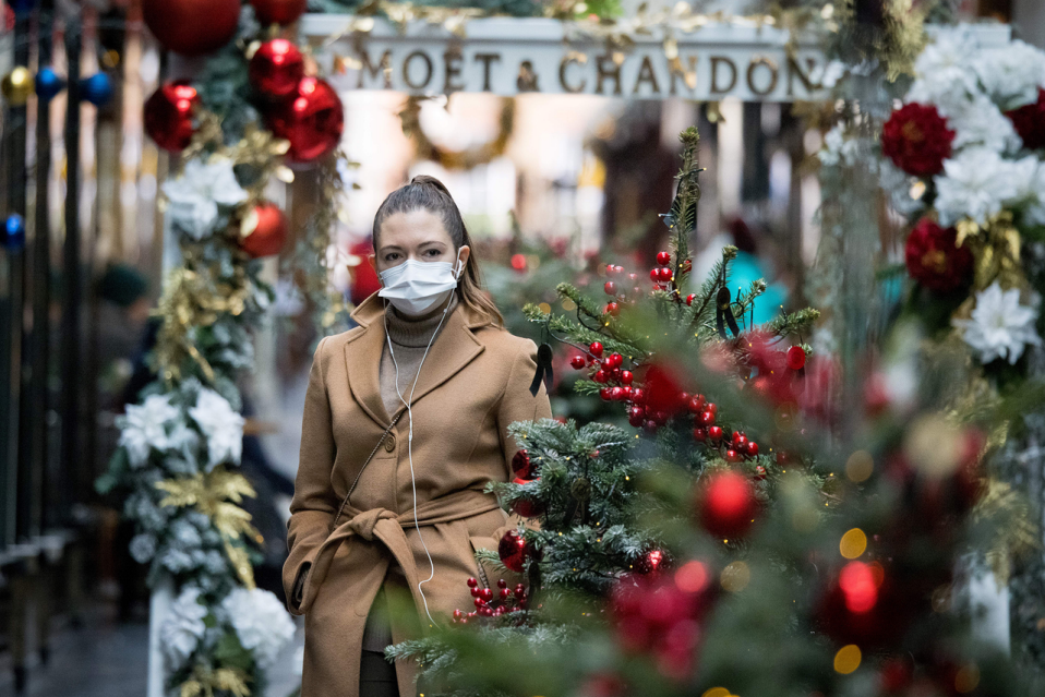 Europa aumenta las restricciones ante la llegada de la Navidad