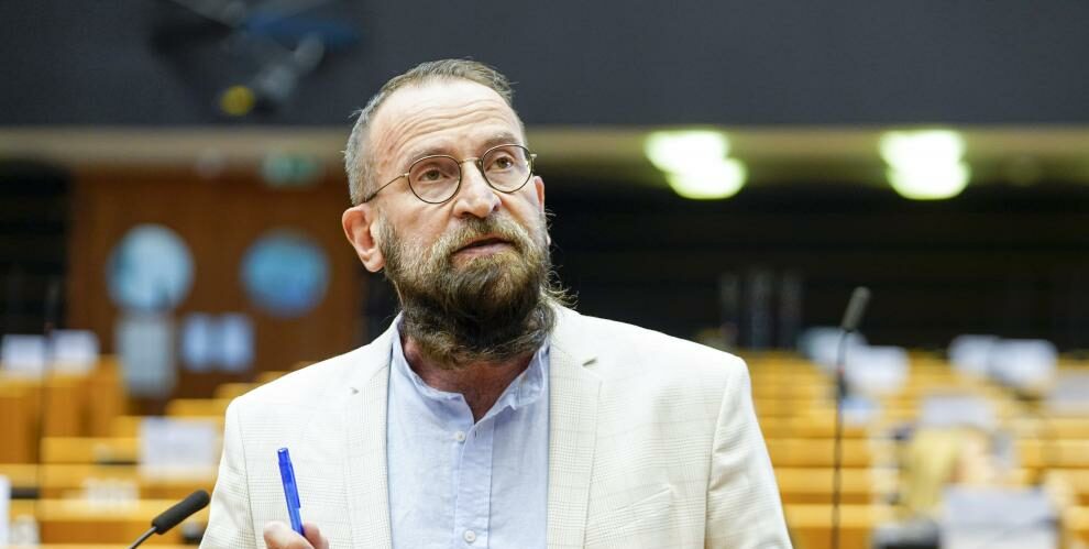 József Szájer, el eurodiputado del partido de Orbán que ha dimitido tras ser cazado en una orgía en plena pandemia