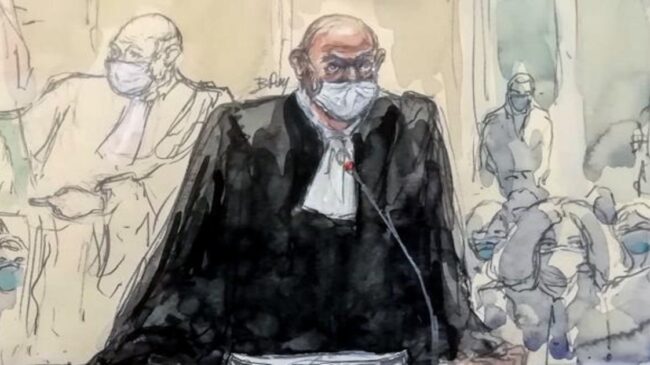 La Fiscalía pide de cinco años de cárcel a la perpetua para los acusados en el juicio de «Charlie Hebdo»