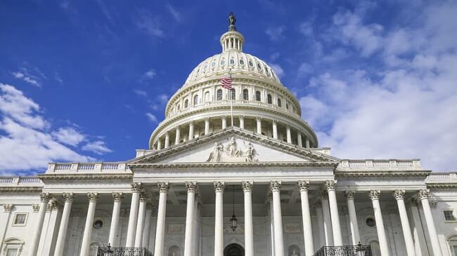 El Congreso de EE.UU. llega a un acuerdo para aprobar un paquete de estímulo de 900.000 millones de dólares
