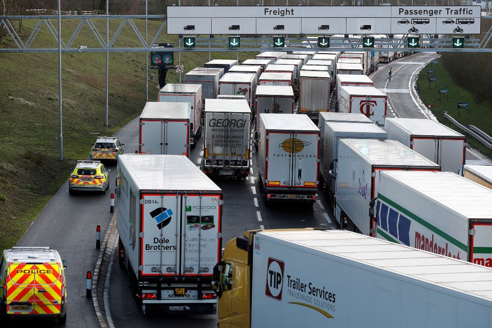 Francia reabre las fronteras con Reino Unido pero exige test de coronavirus