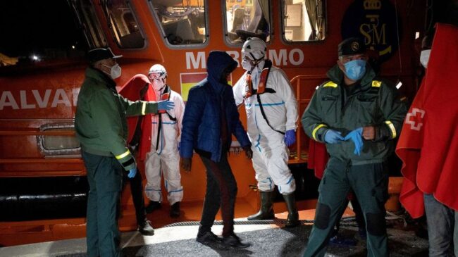 Rescatados y trasladados a la costa de Granada 15 inmigrantes magrebíes
