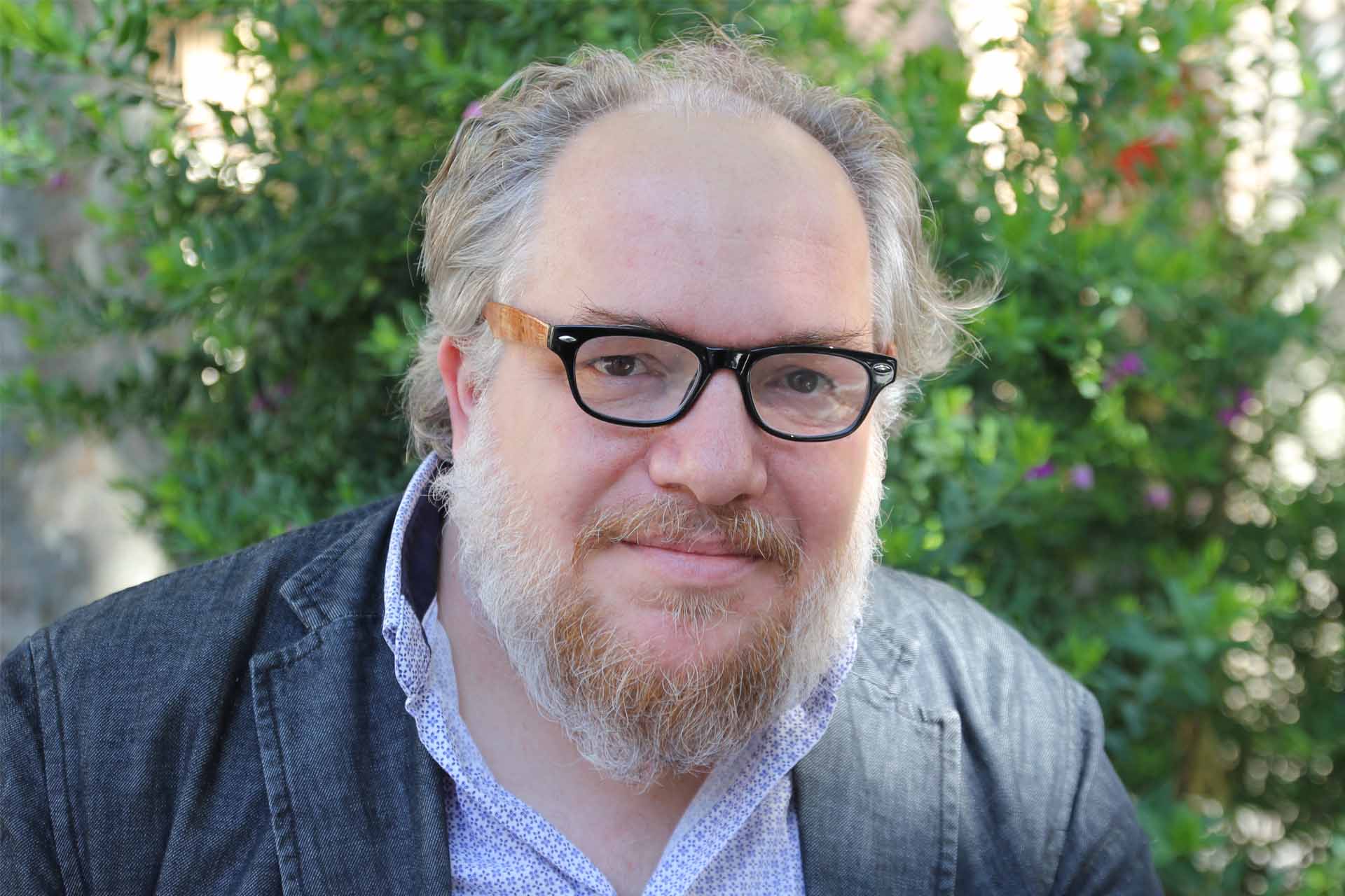 Mathias Enard: «Si te reencarnas infinitamente, acabas siendo todo a la vez»